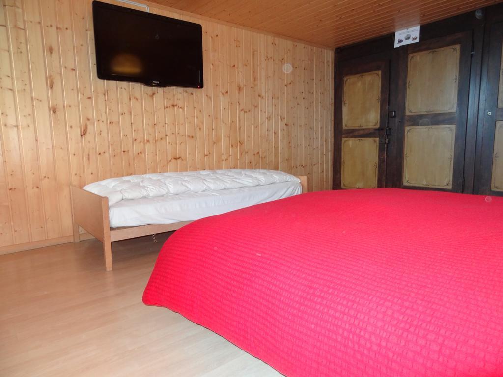 Helvetia Bed & Breakfast Troistorrents Bilik gambar